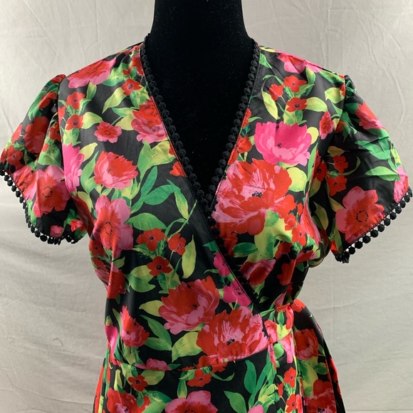 Floral Print Butterfly Sleeve Knot Side Wrap Dress - Picture 7 of 9